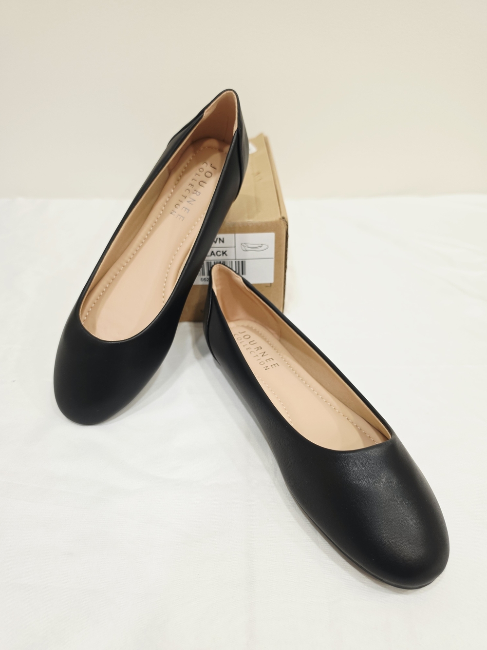 Journee Collection Kavn Black Classic Rounded Toe Ballet Flats
